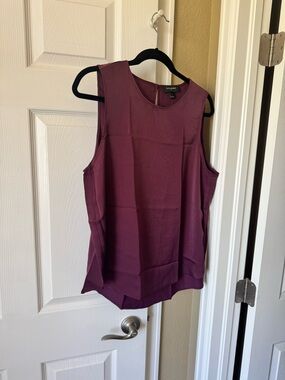 Banana Republic Sleeveless Shell in Plum